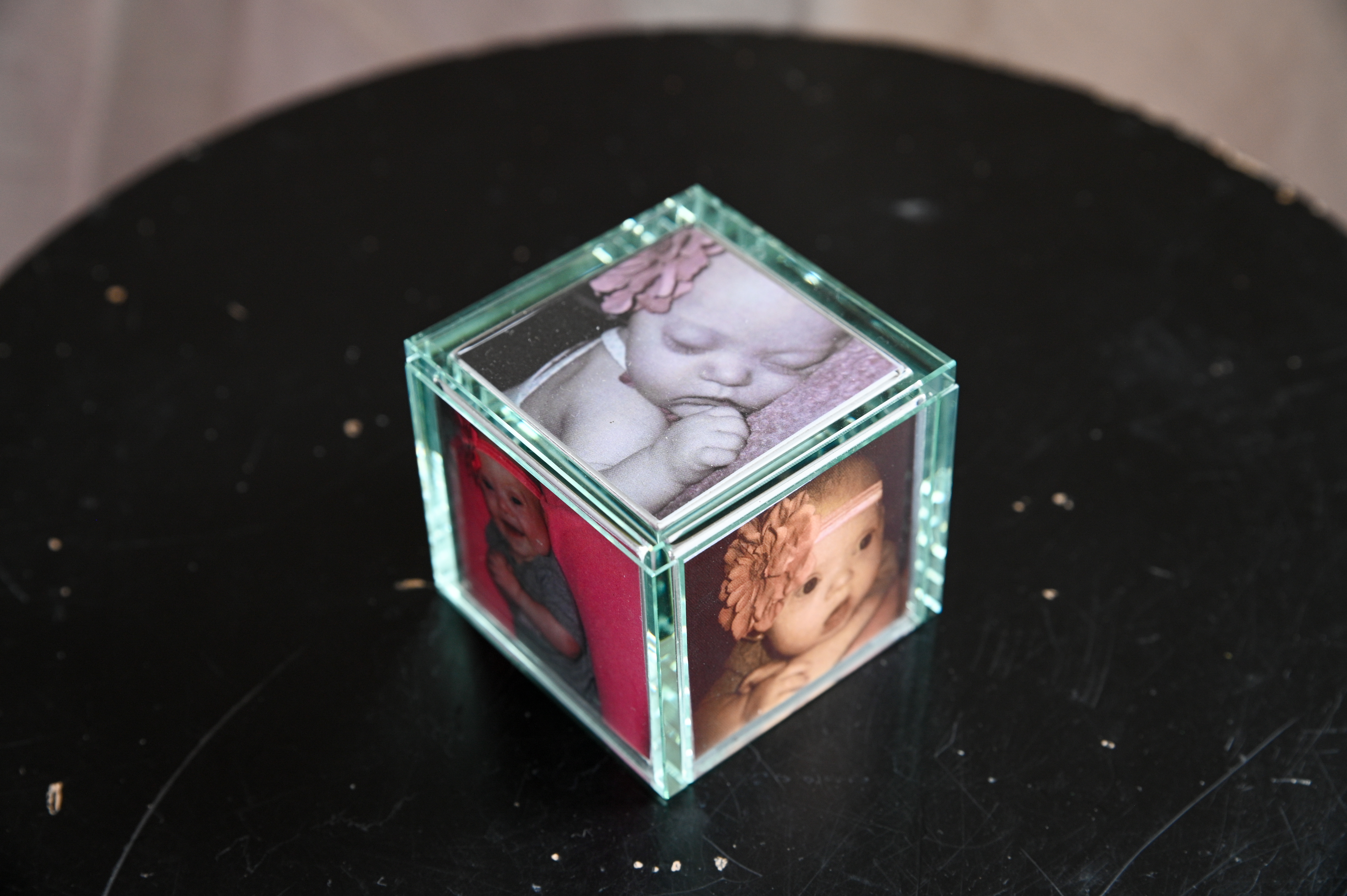 Various: Baby Robin Photo Cube; Sue Sylvester Desk Prop.